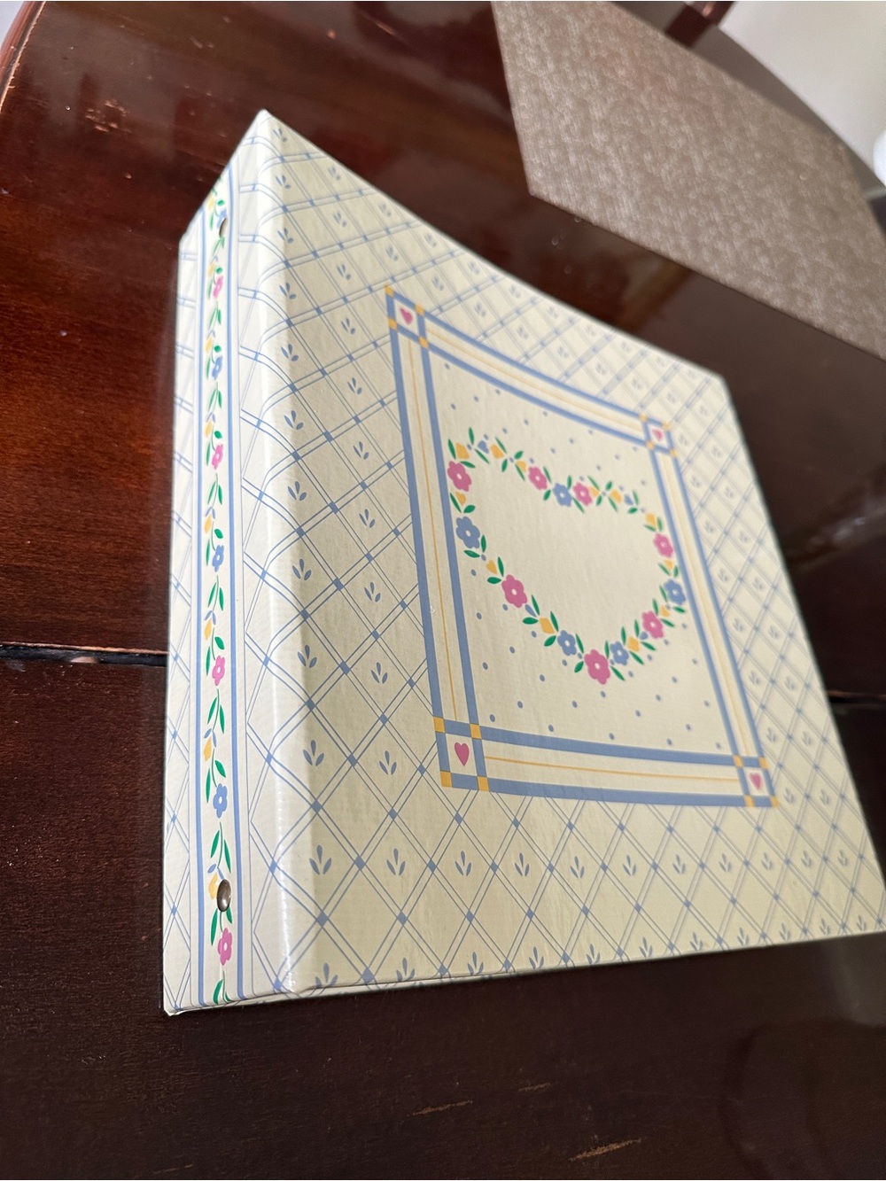 Vintage Floral Heart Pattern Decorative Scrapbook Album - Cream & Pastel